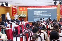 Ông Trần Khánh Tư giới thiệu khái quát về trí tuệ nhân tạo đến cán bộ, viên chức, người lao động Nhà xuất bản.