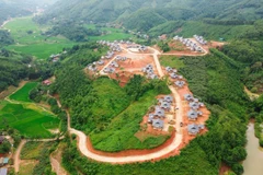 Làng Nủ mới được xây dựng khang trang.