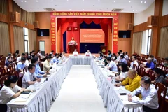 Toàn cảnh buổi làm việc với các cơ quan, đơn vị về công tác cứu trợ đồng bào bị ảnh hưởng do thiên tai, mưa lũ tại tỉnh Khánh Hòa. (Ảnh: TRÍ ĐỨC) 