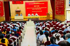 Tổ đại biểu Quốc hội đơn vị số 3 tiếp xúc trực tiếp với cử tri tại phường Chánh Hưng.