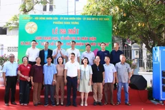 Lễ ra mắt cụm trạm sạc-tủ đổi pin xe máy điện và mô hình “Công sở xanh-thân thiện với môi trường” tại Trụ sở Ủy ban nhân dân phường.