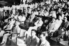 Chỉ 1 tháng sau khi ký Sắc lệnh số 45 thành lập Ban Đại học Văn khoa, Chủ tịch Hồ Chí Minh trực tiếp chủ tọa Lễ Khai giảng niên khóa đầu tiên của Đại học Quốc gia Việt Nam vào ngày 15/11/1945.