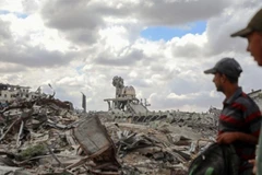 Các tòa nhà bị phá hủy do xung đột tại Khan Younis, Dải Gaza. (Ảnh: THX/TTXVN)