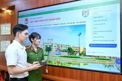 Cán bộ giảng viên, học viên Học viện Cảnh sát nhân dân phát triển AI trong công tác tư vấn, tuyển sinh. (Ảnh THẾ ĐẠI)