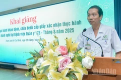 Thiếu tướng, Tiến sĩ, bác sĩ Trần Quốc Việt, Giám đốc Bệnh viện Quân y 175 phát biểu tại buổi lễ.