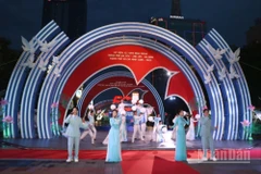 Thành phố Hồ Chí Minh khai mạc chuỗi hoạt động kỷ niệm 327 năm hình thành và phát triển.