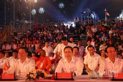Đồng chí Trần Thanh Mẫn, Ủy viên Bộ Chính trị, Chủ tịch Quốc hội cùng các đồng chí lãnh đạo Trung ương, Thành phố Hồ Chí Minh dự chương trình tại điểm cầu Thành phố Hồ Chí Minh (tại Bến Nhà Rồng).