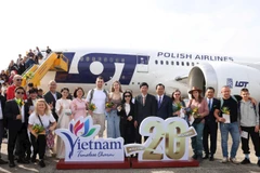 Lễ đón vị khách quốc tế thứ 20 triệu đến Việt Nam trong năm 2025. (Ảnh: Bộ VHTTDL)