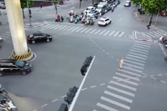 Hệ thống đèn tín hiệu giao thông có vai trò quan trọng trong điều phối phương tiện.