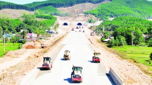 Trong dịp 19/8, cả nước hoàn thành, đưa vào khai thác hơn 200km đường cao tốc. (Ảnh: THƯ LÊ) 