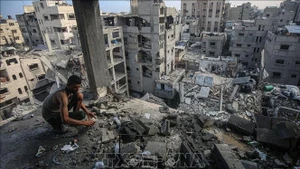 Những tòa nhà bị phá hủy sau các cuộc không kích của Israel xuống Gaza. (Ảnh: THX/TTXVN)