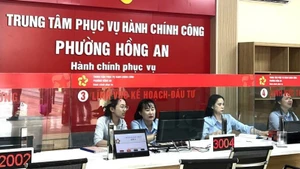 Tại mỗi xã/phường luôn có 2 cán bộ kỹ thuật của VNPT thường trực để hỗ trợ cán bộ xã/phường trong suốt quá trình thực hiện chuyển đổi dữ liệu phục vụ mô hình chính quyền 2 cấp. (Ảnh: tại phường Hồng An -Thành phố Hải Phòng)