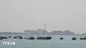 Tàu chiến của Lực lượng Vệ binh Cách mạng Hồi giáo Iran tại Vịnh Persian, gần Bushehr, Iran. (Nguồn: THX/TTXVN)