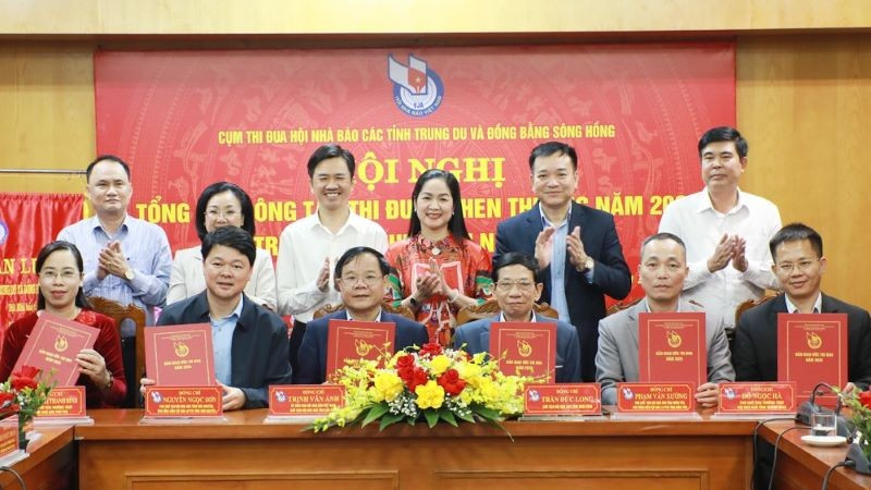 Các đơn vị trong cụm ký giao ước thi đua năm 2026.