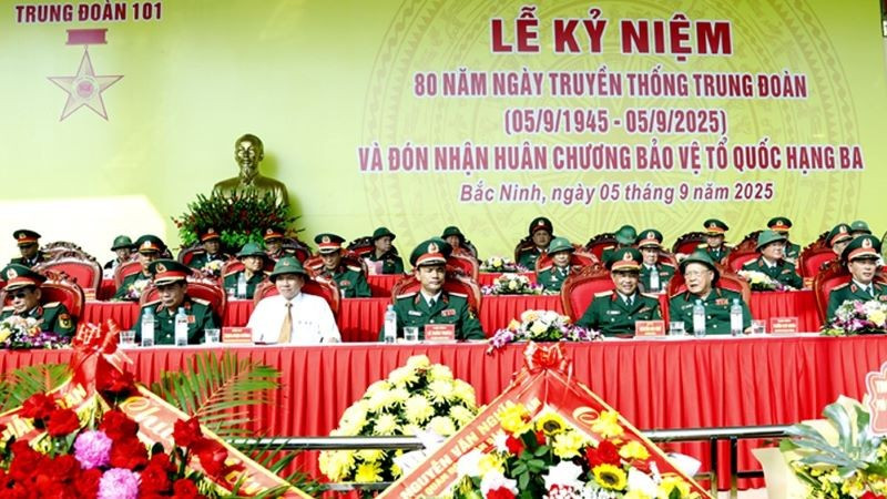 Lễ kỷ niệm 80 năm Ngày truyền thống thành lập Trung đoàn 101 và đón nhận nhận Huân chương Bảo vệ Tổ quốc hạng Ba.