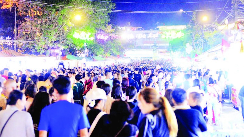 Chợ đêm Đà Lạt, một trong những địa điểm thu hút đông đảo du khách. tay-nguyen-8-8-18h50-5282-9463.jpg