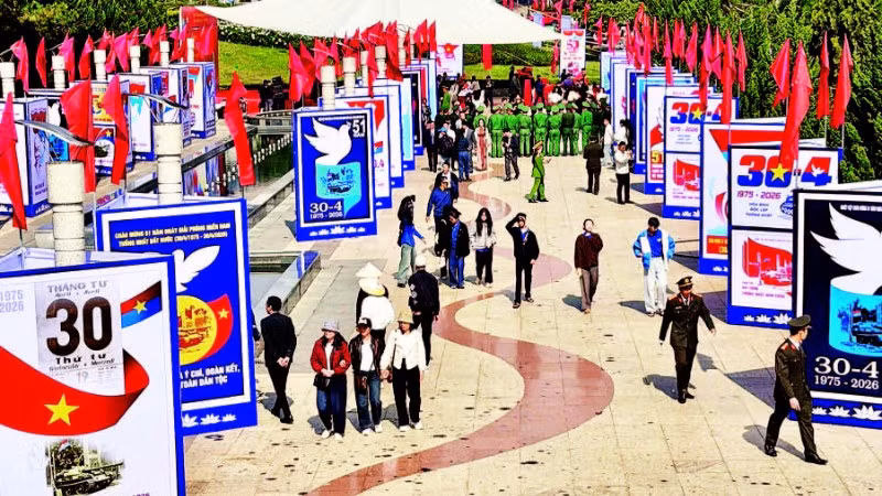 Không gian triển lãm tại khu vực trung tâm xứ ngàn hoa Đà Lạt thu hút người dân và du khách.