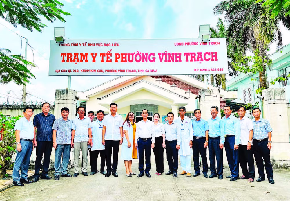 Đoàn công tác của Tỉnh ủy Cà Mau vừa đi kiểm tra, khảo sát một số trạm y tế cơ sở, trong đó có phường Vĩnh Trạch.
