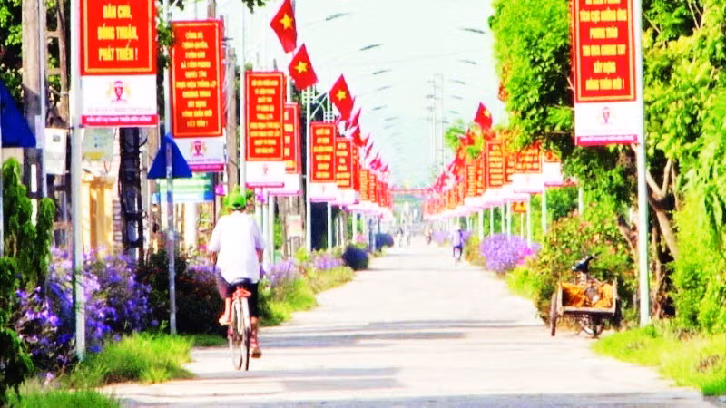 Nhờ thực hiện tốt công tác dân vận, các tuyến đường liên xã ở huyện Thanh Liêm được chỉnh trang, bảo đảm sạch, đẹp.