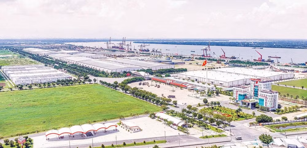 Cảng quốc tế Long An được xác định là một đầu mối quan trọng, hỗ trợ Tây Ninh đưa hàng hóa từ khu vực cửa khẩu, các khu công nghiệp, vùng nguyên liệu đến các tuyến vận tải biển quốc tế.