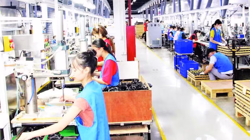 Sản xuất linh kiện điện tử ở Khu công nghiệp Đông Mai, Quảng Ninh.