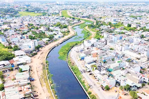 Dự án cải tạo và chỉnh trang tuyến kênh Tham Lương-Bến Cát-rạch Nước Lên dài 64 km đang thi công và dự kiến hoàn thành trong năm nay.