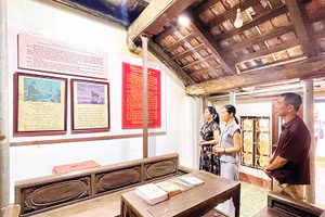 Nhà lưu niệm thơ Tú Xương, điểm tham quan hấp dẫn của du khách và người dân địa phương.