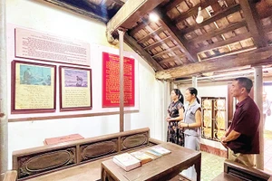 Nhà lưu niệm thơ Tú Xương, điểm tham quan hấp dẫn của du khách và người dân địa phương.