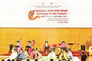 Tiết mục biểu diễn kết hợp Việt Nam-Nhật Bản. (Ảnh MẠNH HẢO)