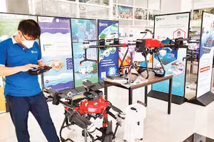 Các doanh nghiệp khoa học trưng bày sản phẩm tại Khu Công nghệ cao Thành phố Hồ Chí Minh.