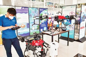 Các doanh nghiệp khoa học trưng bày sản phẩm tại Khu Công nghệ cao Thành phố Hồ Chí Minh.