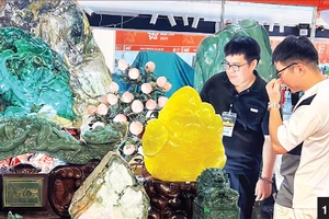 1. Các sản phẩm từ đá quý của Việt Nam đã tạo nên thị trường sôi động, phong phú.