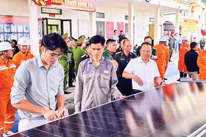 Chuẩn bị lắp đặt hệ thống điện mặt trời cho hơn 90 hộ dân tại khu vực chưa thể đầu tư lưới điện quốc gia của xã Tủa Sín Chải.