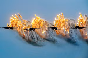 Tác phẩm ảnh "Sức mạnh của hổ mang chúa SU-30MK2", Huy chương Vàng FIAP của nhà báo Nguyễn Tiến Anh Tuấn.