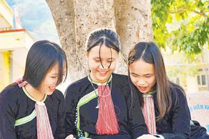 Phần lớn học sinh Trường phổ thông dân tộc bán trú THCS Nậm Cha là con em đồng bào các bản ở xa, phải ở nội trú tại trường.