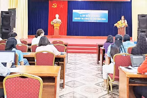 Các học viên tham gia tập huấn. (Ảnh THU HẠNH)