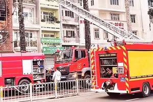 Hiện trường vụ cháy cơ sở kinh doanh trên đường Trần Hưng Đạo làm bốn người chết.