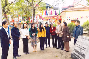 Đoàn khảo sát của Ban Tuyên giáo và Dân vận Thành ủy Hà Nội khảo sát mô hình “Dân vận khéo” tại xã Ngọc Hồi. (Ảnh NGUYÊN ANH)