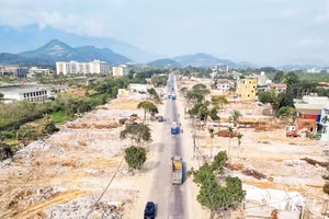 Dự án đường cao tốc Đại lộ Thăng Long (đoạn từ Quốc lộ 21 đến cao tốc Hà Nội- Hòa Bình) đang được đẩy nhanh tiến độ sau khi có mặt bằng (Ảnh DUY KHÁNH)