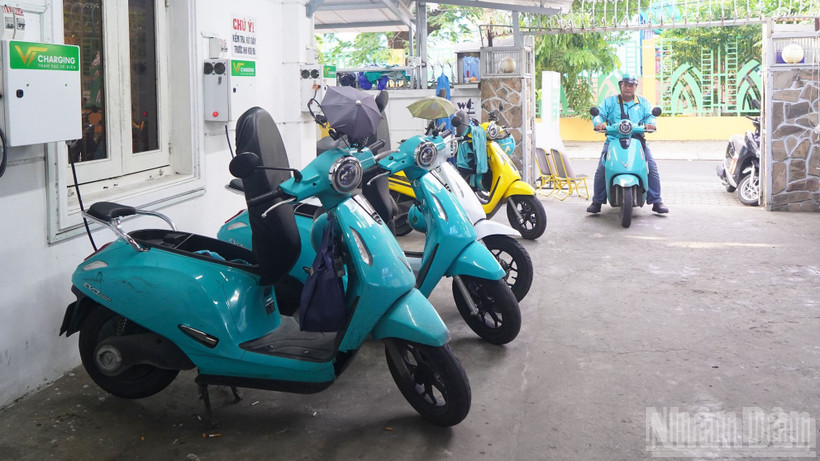 Theo Sở Xây dựng, hiện Thành phố Hồ Chí Minh có khoảng 100.000 xe máy điện, 300 trụ sạc nhanh và khoảng 50 điểm đổi pin xe máy.