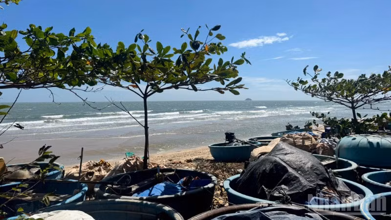 Bãi biển Cam Bình.