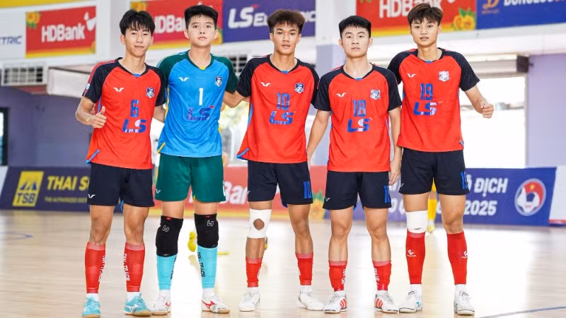 Cầu thủ U20 Thái Sơn Nam chủ động thay đổi kết quả trận đấu. (Ảnh: TSN)