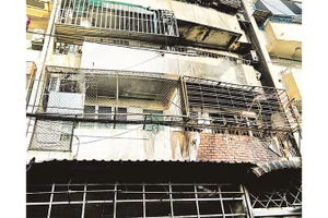 Hiện trường vụ cháy căn hộ tại cư xá Độc Lập, phường Phú Thọ Hòa, Thành phố Hồ Chí Minh.