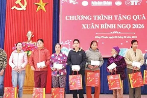 Những suất quà Tết ấm áp, yêu thương đến với những hoàn cảnh khó khăn ở phường Đồng Thuận, tỉnh Quảng Trị.