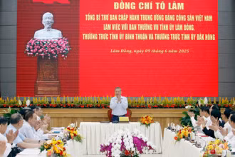 Tổng Bí thư Tô Lâm chủ trì làm việc với Ban Thường vụ Tỉnh ủy Lâm Đồng, Thường trực Tỉnh ủy Bình Thuận và Thường trực Tỉnh ủy Đắk Nông. (Ảnh: BẢO VĂN)