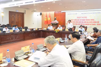 Toàn cảnh hội nghị xin ý kiến các cơ quan Trung ương góp ý dự thảo Văn kiện Đại hội đại biểu Đảng bộ thành phố Cần Thơ lần thứ XV, nhiệm kỳ 2025-2030.