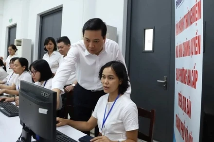 Lãnh đạo phường Yên Hòa mới, Hà Nội, kiểm tra công tác vận hành thử nghiệm mô hình chính quyền hai cấp. (Ảnh minh họa QUỐC TOẢN)