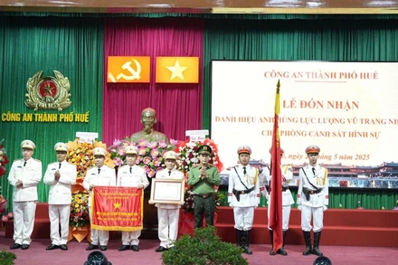 Phòng Cảnh sát hình sự Công an thành phố Huế vinh dự được phong tặng danh hiệu Anh hùng Lực lượng vũ trang nhân dân.
