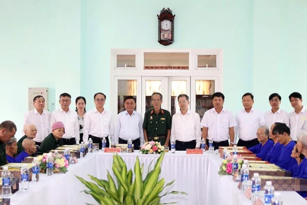 Thường trực Ban Bí thư Trần Cẩm Tú cùng Đoàn công tác Trung ương và lãnh đạo thành phố Đà Nẵng thăm Trung tâm Phụng dưỡng người có công cách mạng thành phố Đà Nẵng - Cơ sở 2.