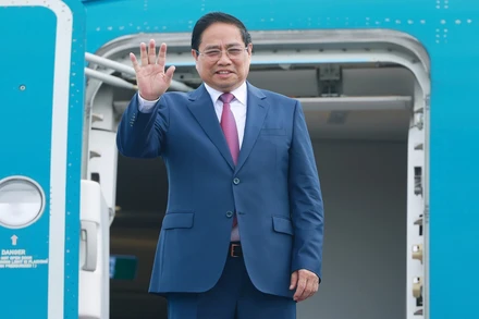 Thủ tướng Phạm Minh Chính lên đường dự Hội nghị thường niên các nhà tiên phong lần thứ 16 của WEF và làm việc tại Trung Quốc. (Ảnh DƯƠNG GIANG/TTXVN)